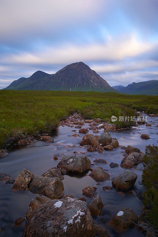 格伦科的Buachaille Etive Mor的黎明